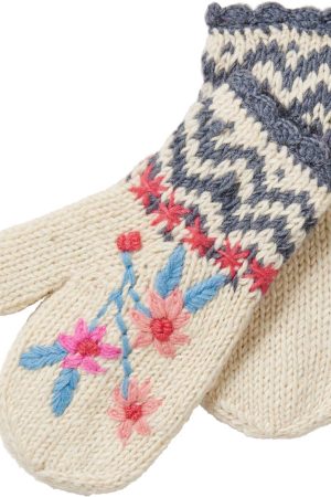 Himalaya Clothing Vanter Uld Natural Skøn hue i et flot strikket mønster, Denne skønne varme hue er fremstillet i 100 % uld. Holder dig dejlig varm på de kolde dage. Du finder dem også som strikket luffer her på shoppen. Brug den på de lange gåture med hunden eller på en kold vinter dag.