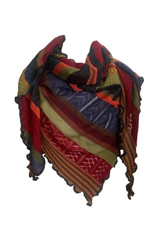 Invero Tørklæde Kyra Drops Her får du det lækreste tørklæde/sjal i de dejligste farver. Blødt og lækkert og have på. Pift din kjole eller tøj op med et smukt tørklæde. Invero Tørklæde Kyra Drops er strikket i en trekant i det smukkeste merino uld fra Italien. Strikket i Tyskland. Utrolig skøn farve kombinationer. Tørklædet måler 140x200 cm